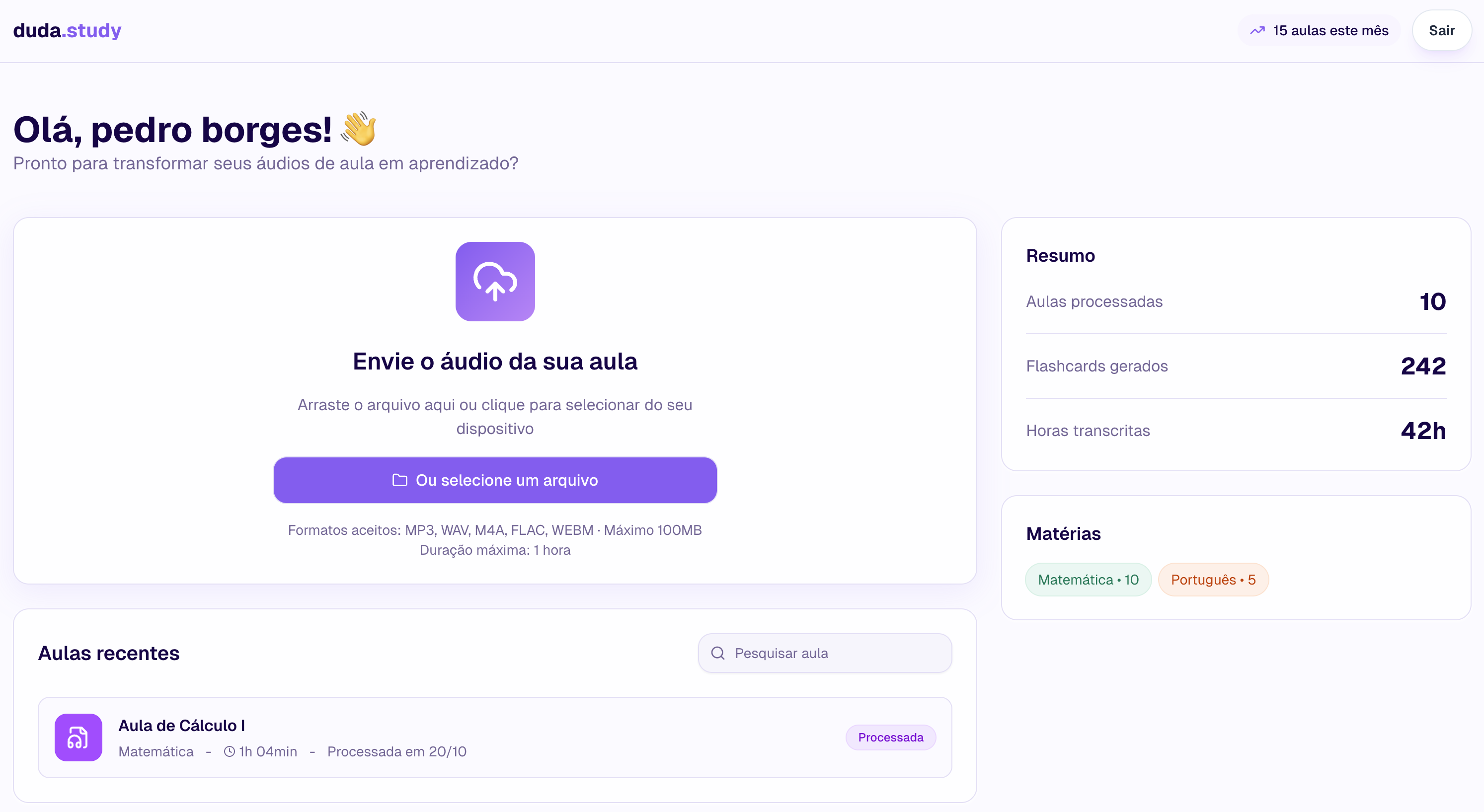 Estudantes universitários estudando juntos